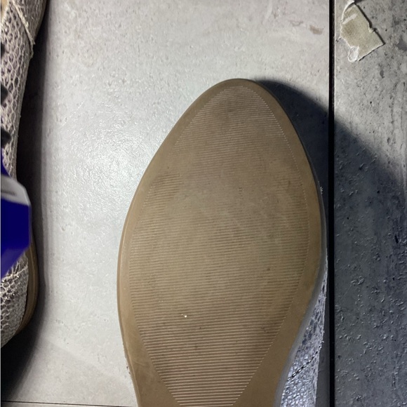 Toms Julie Women 8 Snake Animal Print Comfort Ballet Flats Gray Embossed Suede - Picture 8 of 8